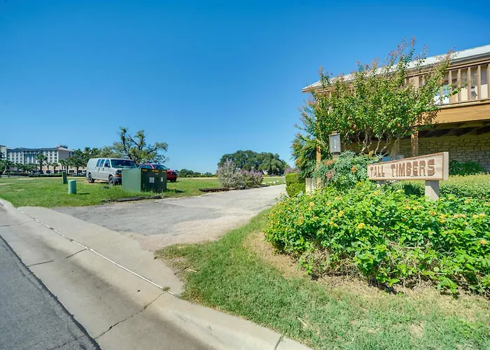Townhome Near Lake Lbj W/ Deck & Patio!