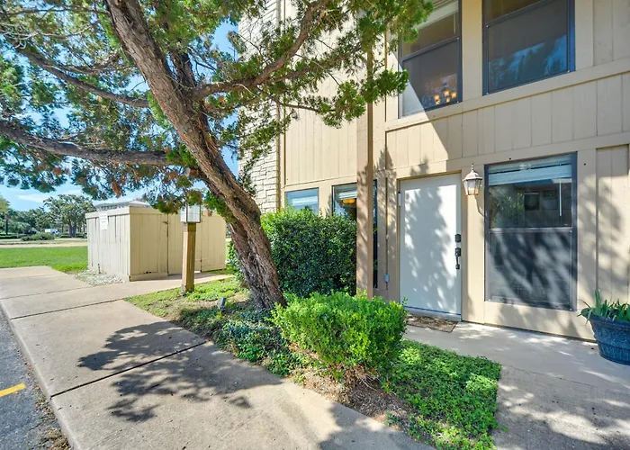 Townhome Near Lake Lbj W/ Deck & Patio!