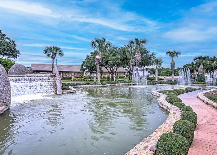 Waterfront Condo On Lake Lbj With Pool & Views