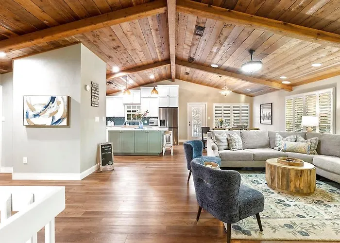 Luxury On Lake Lbj With Hot Tub Firepit & Boat Slip